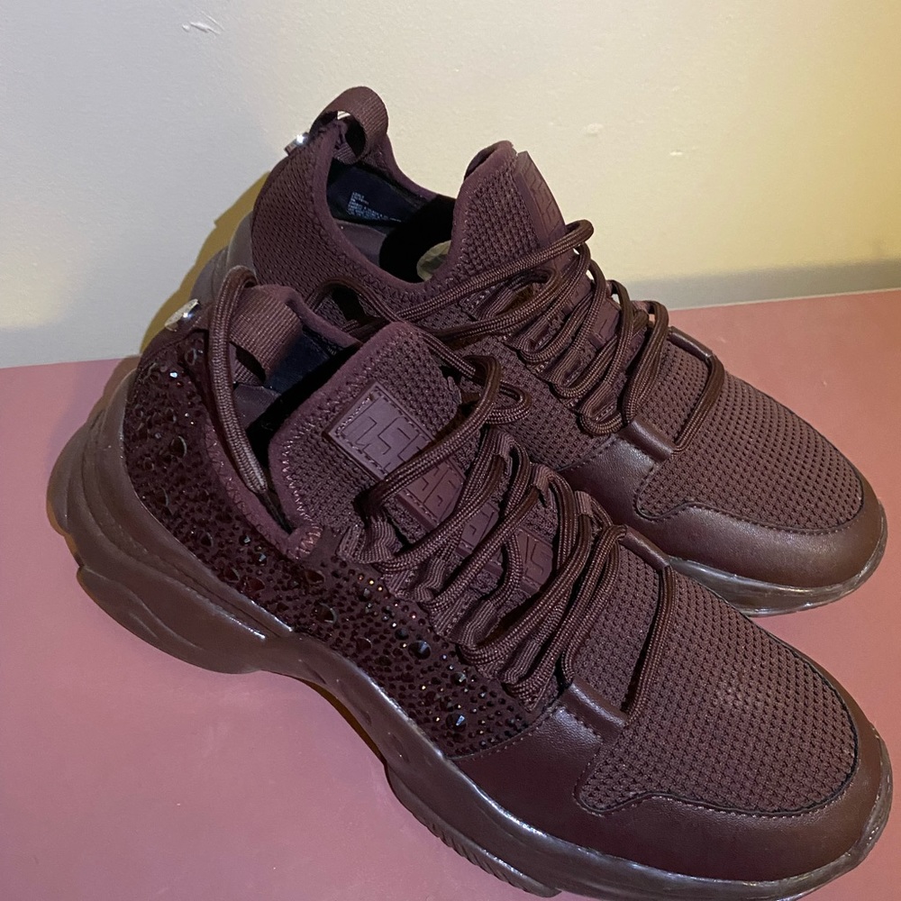 Women’s Steve Madden shoe Burgundy , not wore much